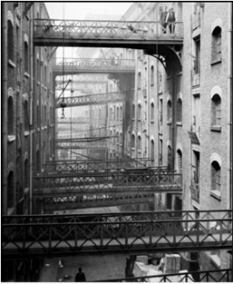 Lost___London's tweet photo. Shad Thames before being turned into expensive homes. 

©Historic England https://t.co/Cf5MYH2X6u