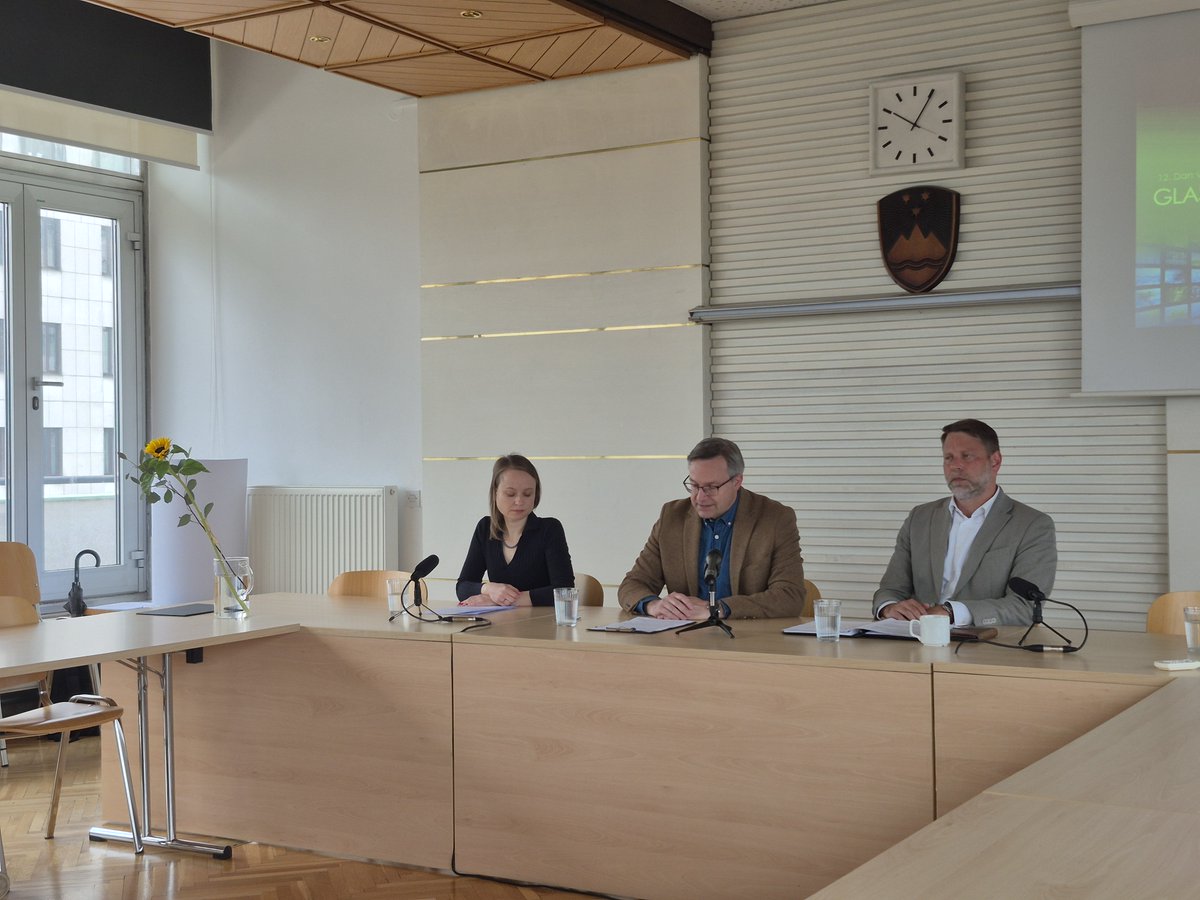 NVO_VID's tweet photo. 🔔Vabljeni k branju poročila in ogledu video posnetka 12. Dneva vključujoče informacijske družbe #NVOVID.
ℹ️Tematika: javna podoba #nevladneorg, lastna produkcija vsebin ter pomen digitalnih in multimedijskih kompetenc.
⏩https://t.co/HYIsu5i8Jm.
#DigiSi #digitalnapreobrazba https://t.co/iklcooSleC