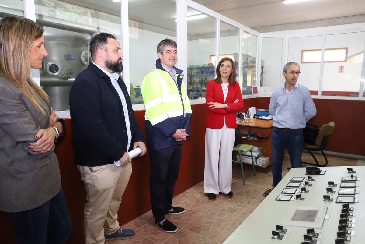 MAmbienteXunta's tweet photo. 💧 Investimos 5 M€ para avanzar na dixitalización da xestión da auga e facer máis eficientes e sostibles os servizos municipais

🗣️ Hoxe @anxeles_vazquez salientou que este plan, impulsado por #AugasDeGalicia, xa beneficiou a preto de 150.000 galegos

🔗 https://t.co/AAGTaZVMk5 https://t.co/3xnvb0SqqV