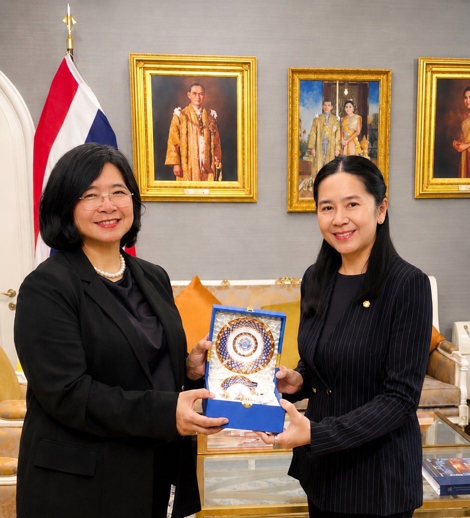 AmloChannel's tweet photo. ผู้ช่วยเลขาธิการ ปปง. เข้าเยี่ยมคารวะและหารือข้อราชการร่วมกับเอกอัครราชทูตประจำกรุงเวียนนา สาธารณรัฐออสเตรีย
*****

#ปปง #insideamlo #สายด่วน1710 #amlo https://t.co/G35mP36ulm
