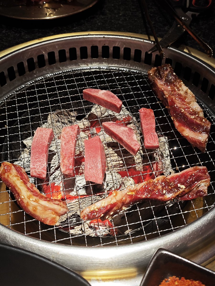 ronronner99's tweet photo. 好饱！服务蛮好的 肉质也还行 但是排队太太太太久了！下次不来了 https://t.co/Fhp3cb6ZdP