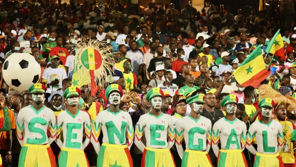 AfrikMove's tweet photo. 🇸🇳🇺🇸⚽️#CDM | CE QUE ÇA CHANGE - Selon plusieurs médias, dont France 24, des responsables sénégalais se seraient vu refuser l’entrée aux États-Unis dans un contexte de restrictions sur les visas appliquées par les #USA.

Au-delà du #football, cette situation pose de sérieuses questions sur l’accès des supporters africains au #Mondial.#Sénégal