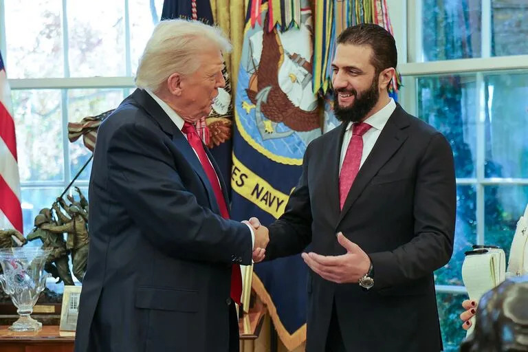 HeisenbertC's tweet photo. @jcvelezuribe @ABDELAESPRIELLA No importa quien sea o haya hecho el fulano con tal esté a sus servicios, Ahmed al-Sharaa (antes conocido como Abu Mohammed al-Jolani).
Él fue líder de grupos yihadistas vinculados a Al Qaeda en Siria https://t.co/Nd3ZHFlVW7
