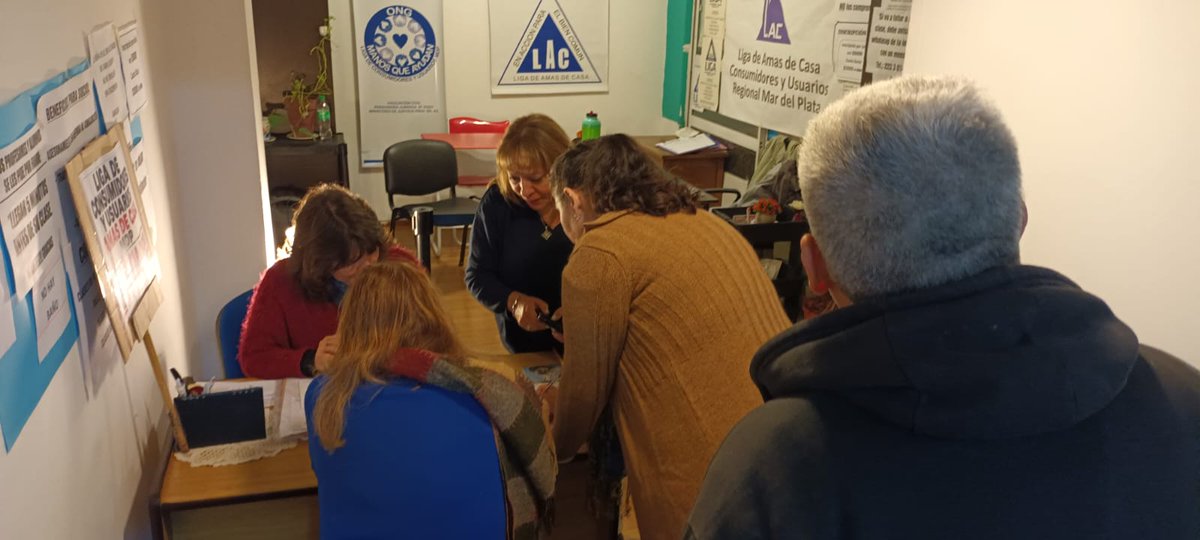 MultienRed's tweet photo. Con la consigna #ZonaFriaNoseToca* varios municipios de la provincia de Buenos Aires realizaron  este 1 de Junio una *Jornada de firmas* en defensa del Derecho que de ser eliminado afectaría a Miles de usuarios en todo el País .
#ZonaFriaEsUnDerecho https://t.co/SvsCkjSpAN