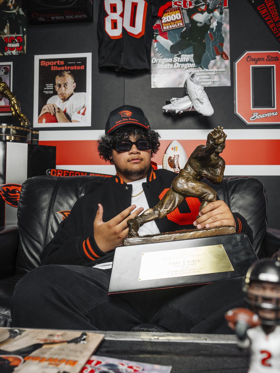Kataferu_Galoia's tweet photo. Thank you to @BeaverFootball for the awesome OV, Me and my family had a GREAT Time‼️ @EronHodges @CoachShephard @CoachMarkHagen @Saluni_20 @Coach_Seumalo @MikeDoc40 https://t.co/jLA3EicmCl