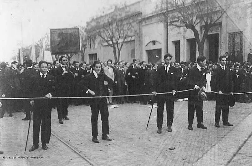 NoraBedano's tweet photo. 1918, comenzaba la plena Democracia en la @UNC cesaba la intervención de Nicolás Matienzo y comenzaba la conducción de Belisario Caraffa elegido con el Consejo Superior por la comunidad universitaria. Es historia de Córdoba, somos resultado también de esta victoria estudiantil. https://t.co/9u0asWC1uy