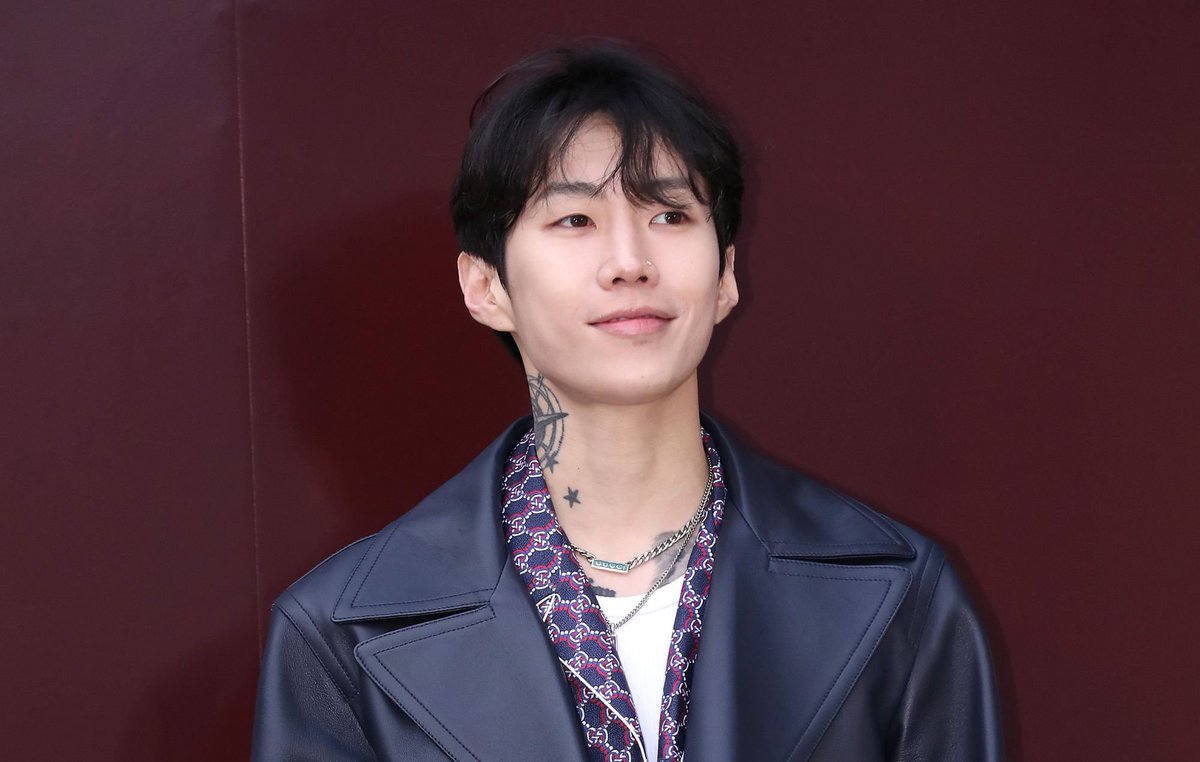 pannchoa's tweet photo. Jay Park beefs with netizen for claiming he looks his age after he got carded in the US for looking young
https://t.co/WnSIBx17qu https://t.co/4ry88jUmBL