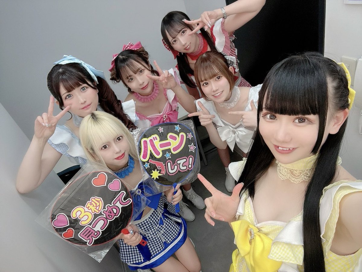 今日のライブはこちら(ˊo̶̶̷ᴗo̶̶̷`) 木曜日一緒に楽しもう🎶 その前に