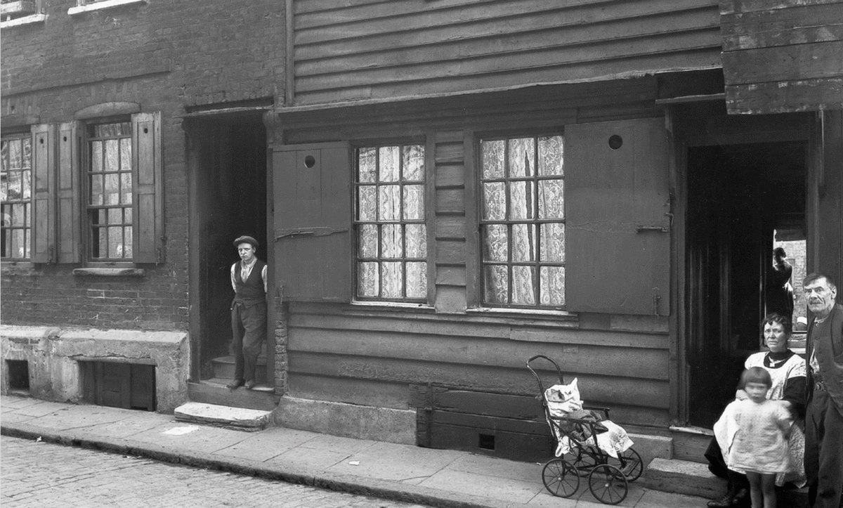 Lost___London's tweet photo. Jacob Street, Bermondsey, 1910, ©Historic England https://t.co/EAmRrflOze