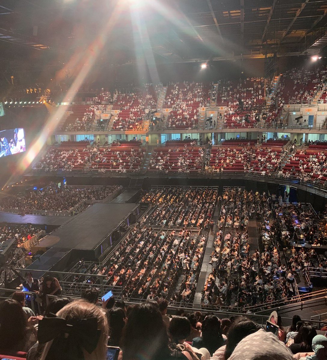 Pimpayy's tweet photo. กดครั้งแรกได้ 3500 รอบเมมเบอร์ชิป
 LIGHT THE WORLD วันเสาร์(คนไปเยอะสุด) 

#pimpayyreview #pimpayyกดบัตร https://t.co/md6O8lp41r