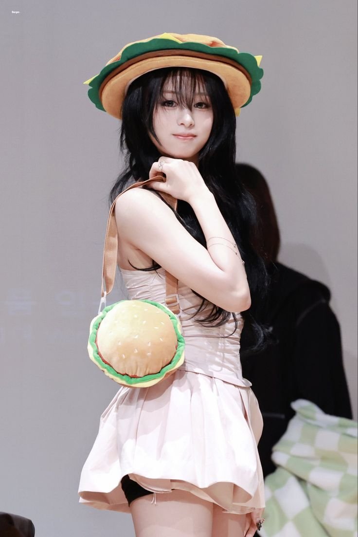 akhyoen's tweet photo. @PPARKYA kakak hyeons burgerr ajaa gmna dek??? https://t.co/4RGdiTnU9R