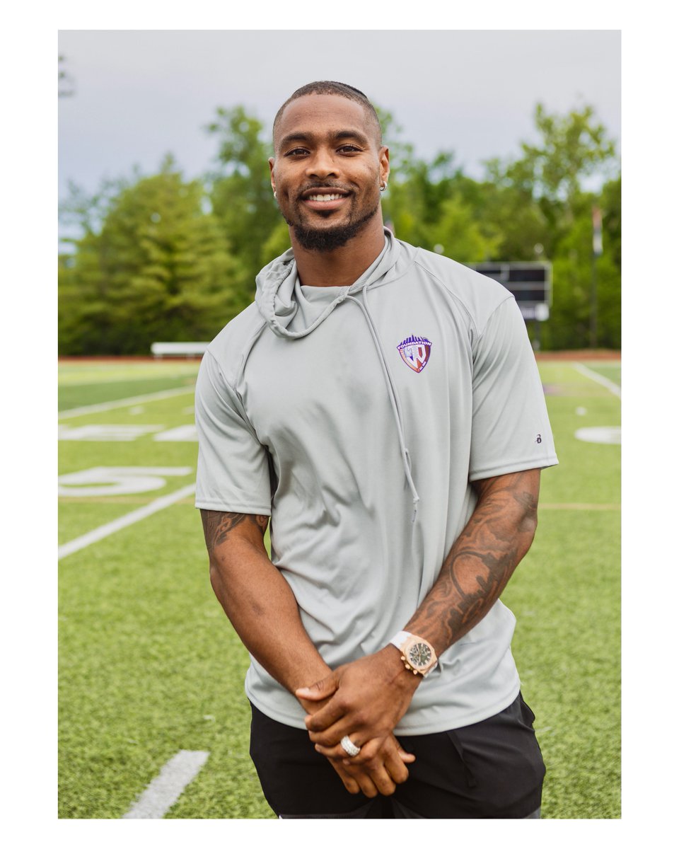 cdotvisuals's tweet photo. Another year photographing for Jonathan Owens and the Jonathan Owens Foundation Annual Football camp • Always appreciate my dawg hitting me to capture him giving back to where he started 🏈📸 • #ShotbyDot https://t.co/whJ04eCnCe