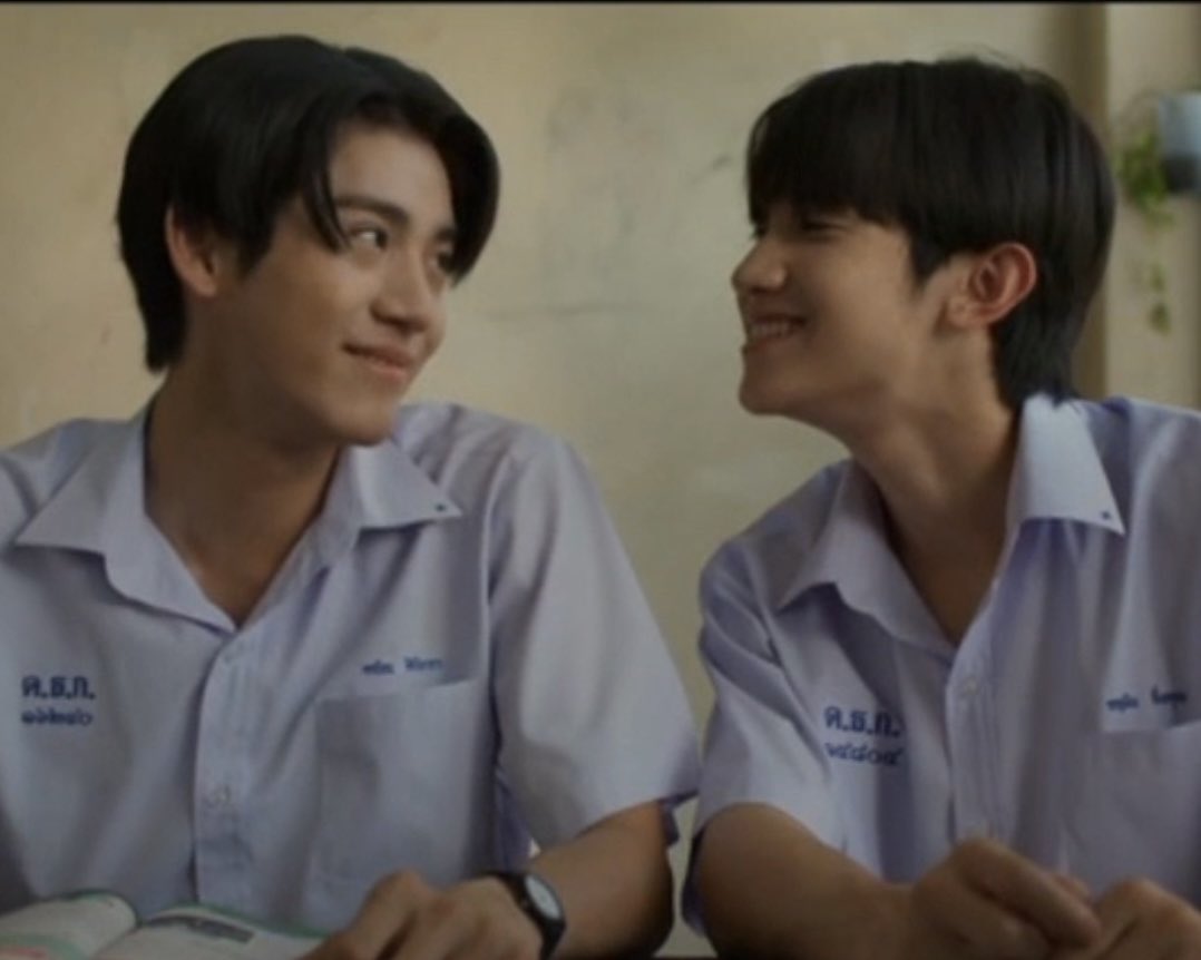 jamsai's tweet photo. "อุตสาห์ได้เป็นเพื่อนกันแล้ว 
ถ้าแยกกันอีกก็แย่เลย เนอะ" 🥺🧡

#WhenOrangesFallEP4 
@almondsleepp @___progresss___ https://t.co/AmASF8MYjU