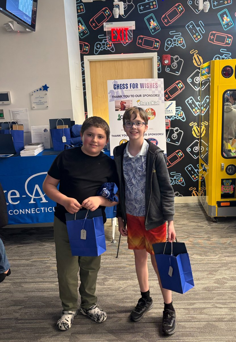 RedBanditChess's tweet photo. Thrilled to have raised $8,000 at our Chess for Wishes event benefitting @MakeAWishCT!

Thank you to @chesscom, @ChessKidcom,  Russell Enterprises, @DIGchessTeam, NECA Chess, @BWWings, @jerseymikes for your support! https://t.co/d33X021Hwo