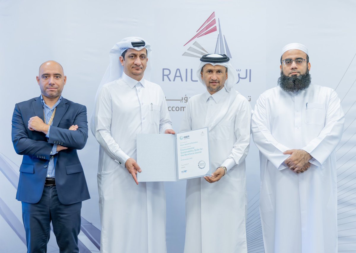 QatarRail's tweet photo. سعدنا بتكريم المشاركين في الورشة التدريبية التي نظمتها شركة الرّيل تحت عنوان "مهارات الاستدامة البيئية" لعدد من منتسبي كلية المجتمع في قطر.
 #النقل_العام_قطر #طريقك_الى_وجهتك #مترو_الدوحة #ترام_لوسيل

 We are pleased to recognize the participants of the “Environmental Sustainability Skills” course , organized by Qatar Rail for a number of Community College of Qatar affiliates.
#PublicTransportationQatar #DohaMetro #LusailTram