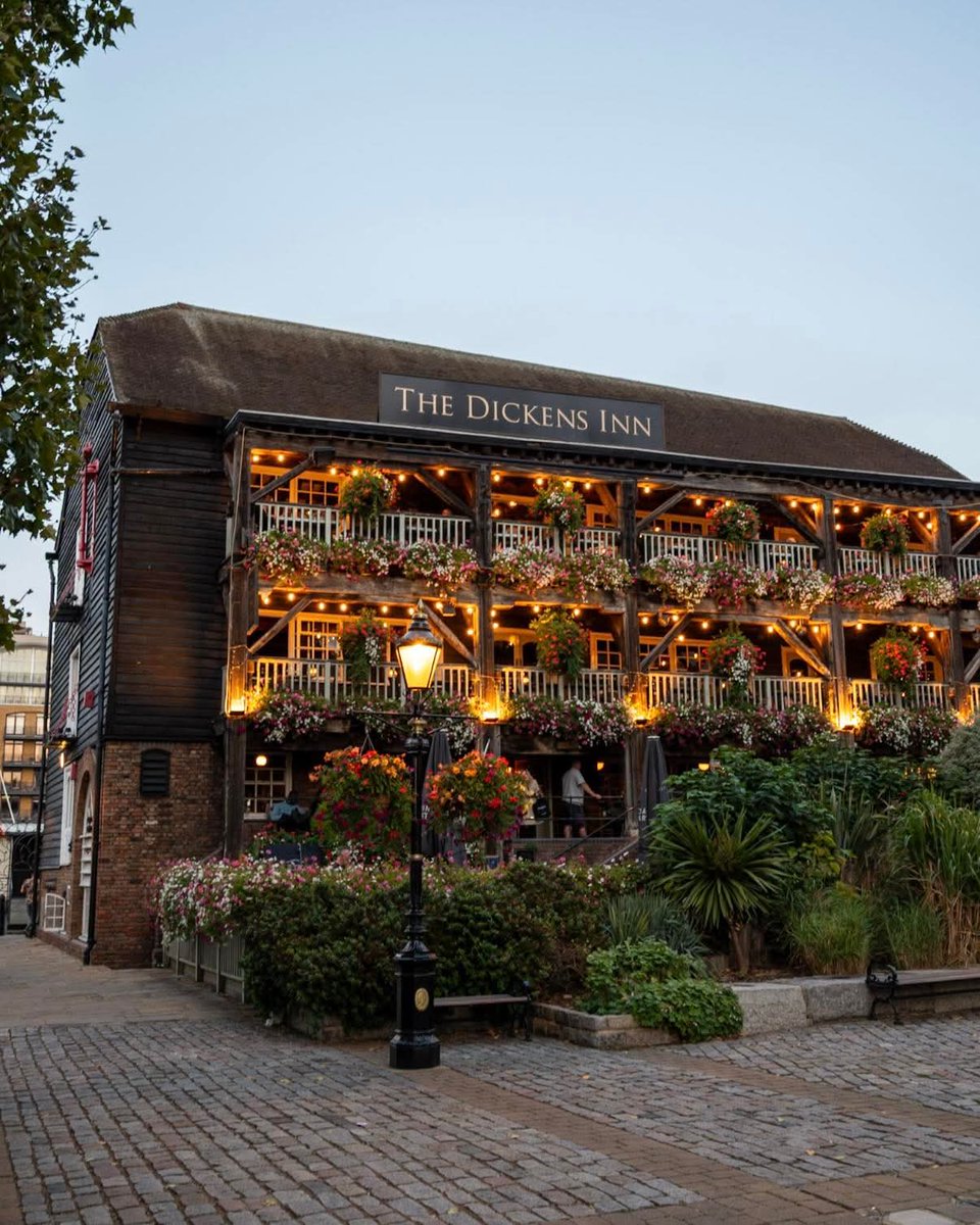 MuhammadWa26625's tweet photo. The Dickens Inn, London 🍻 https://t.co/WUh13V1XXS