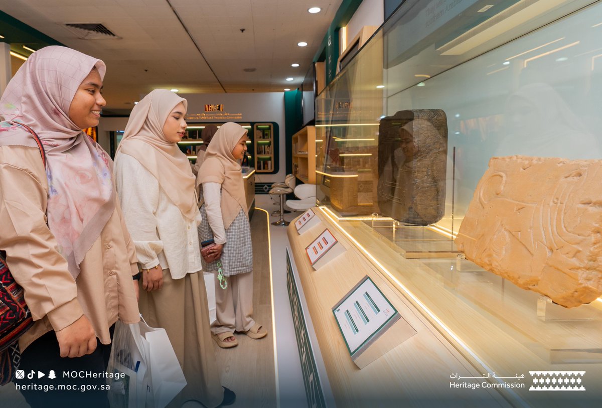 MOCHeritage's tweet photo. لحظات مع آثارنا.. ترسخ في وجدان زوار #معرض_كوالالمبور_الدولي_للكتاب_2026

#هيئة_التراث https://t.co/ZAkBkgnwzU
