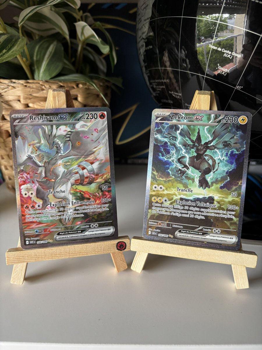 LucasPGLP's tweet photo. J’AI DIT SDK LES FILLEEEES

Zekrom Alt, la dernière qu’il me manquait pour le masterset 10.5 !! ⚡️🤩 https://t.co/qvxZIQXNAD