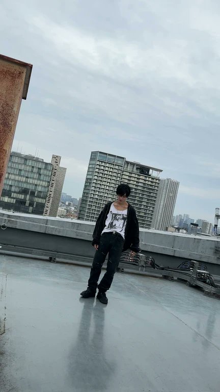 othreeotwo's tweet photo. RIIZE llog - DAY 4: It's like a bomb #원빈 

above the city https://t.co/jfeL8u8C5A