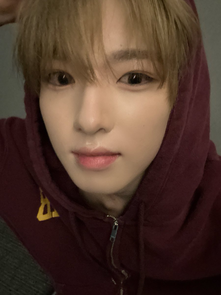 49bbang's tweet photo. ㅠㅠㅠㅠ  후드 입엇다고 투표 제목 후디나가 < 하 https://t.co/re8USPMMIH