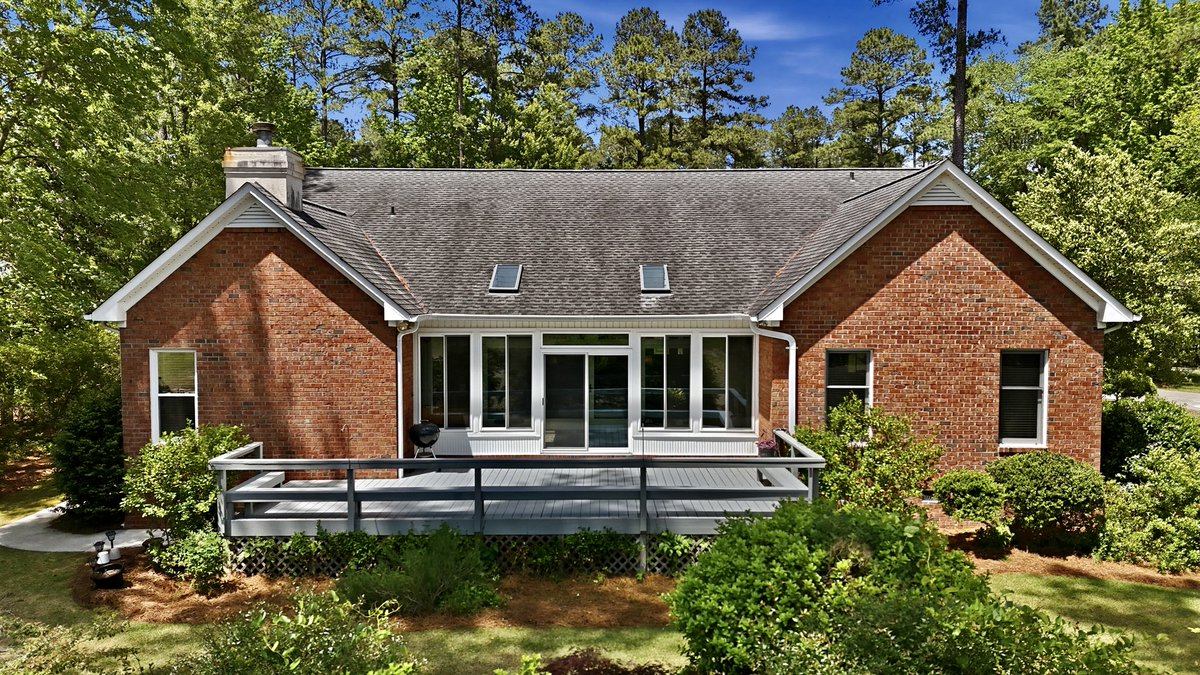 CNBHomes's tweet photo. ON THE GOLF COURSE🏌️‍♀️Upgraded custom brick home nestled on a private and serene cul-de-sac on the 14th fairway of the award wining Emerald Golf Club in Greenbrier. Call us today to schedule your private tour!
For More Information: https://t.co/T0URSK0Bf8 https://t.co/N2iVLtR4BW