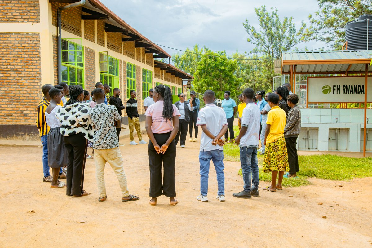 YWCARwanda's tweet photo. This past week YWCA and @FH_Rwanda  has been conducting trainings for 94 youth representatives in Muhanga and Ruhango districts on the Take 5 Approach and Empowerment &amp; Livelihood for Adolescents (ELA) Model. 1/2 https://t.co/Ti65ungxyx