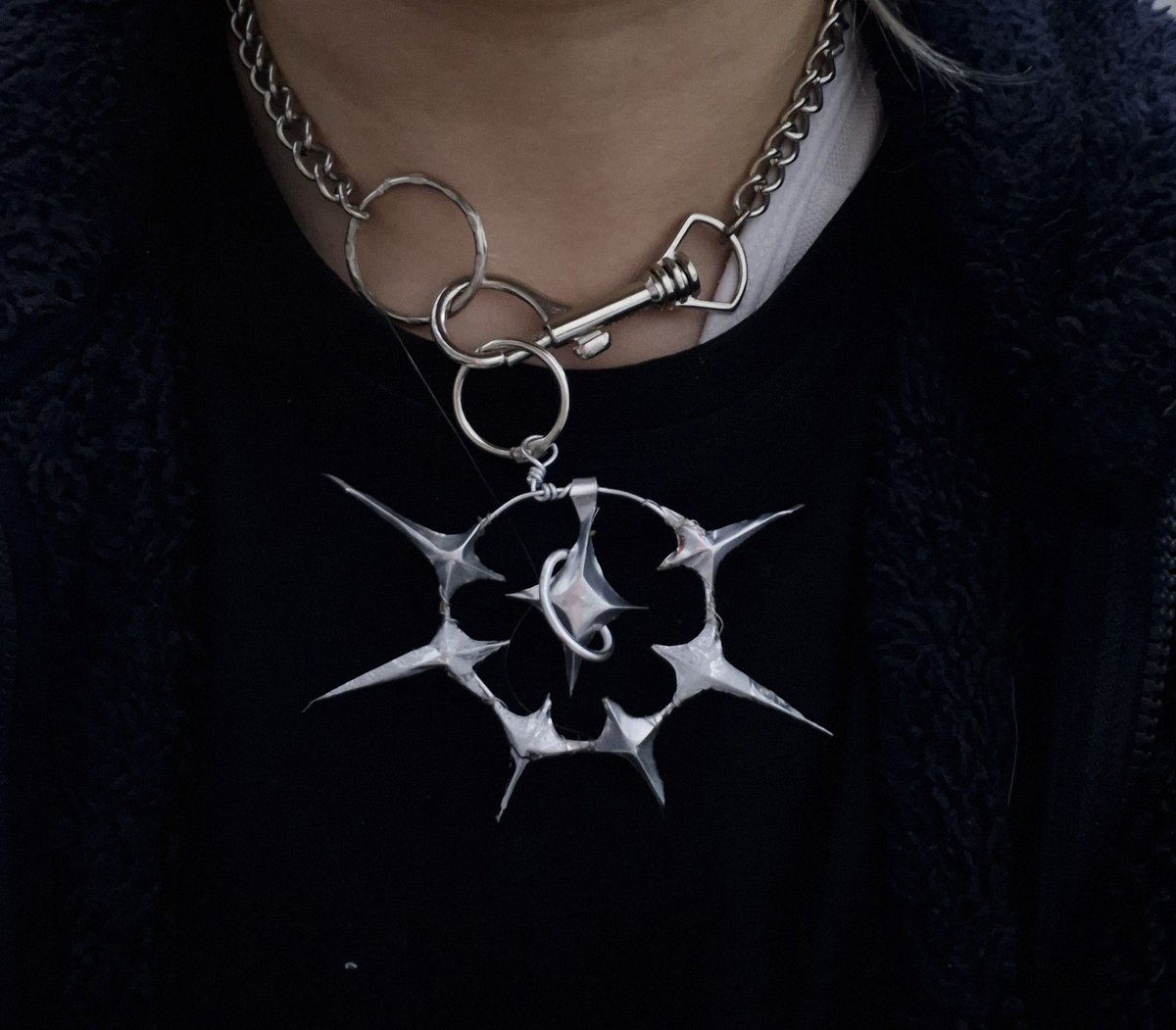 artstuffbyalex's tweet photo. I made a pendant/earring inspired by The Regent's void form! :)
#sts2 https://t.co/PaGf3p3kSm