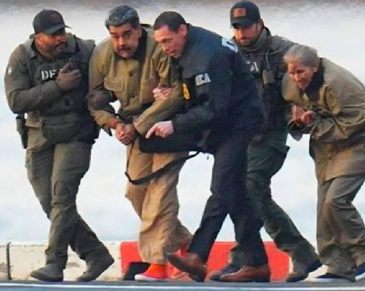 homeroboscan's tweet photo. Hace 5 meses, Nicolas Maduro y Cilia Flores se creían invencibles, intocables, sagrados...y miren como quedaron...USA no cree en bravucones...Faltan Delcy, Diosdado, Jorge, Padrino y otros, pero su hora está cerca, aunque ahora no griten "gringos de mierda". https://t.co/0TqwreGmbP