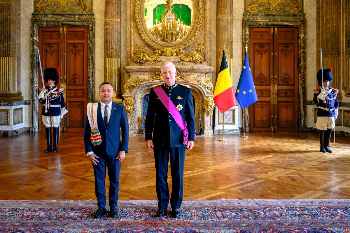 MonarchieBe's tweet photo. Les nouveaux ambassadeurs du Kenya 🇰🇪 (S.E. Joash Arthur Maangi), du Tchad 🇹🇩 (S.E. Mariam Ali Moussa), du Suriname 🇸🇷 (S.E. Marciano Edgar Armaketo) et de la Corée du Sud 🇰🇷 (S.E. Lee Byeongdo) ont présenté leurs lettres de créance. https://t.co/ssCgPTFhYk