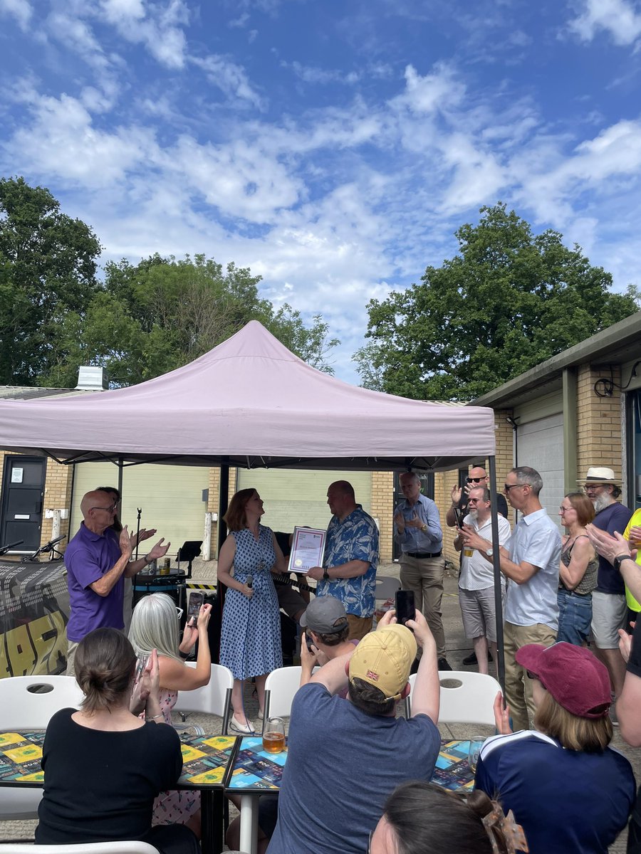 ElusiveBrew's tweet photo. This weekend we were joined by @CAMRA_Official Chairman Berkshire South East, Kevin Lenton with an award for the team to mark ten years of Elusive Brewing, presented by Deputy Mayor of @Wokingham_TC, Cllr Alexandra Domingue to recognise our continued work with local charities. https://t.co/PJ4NG8N5lQ