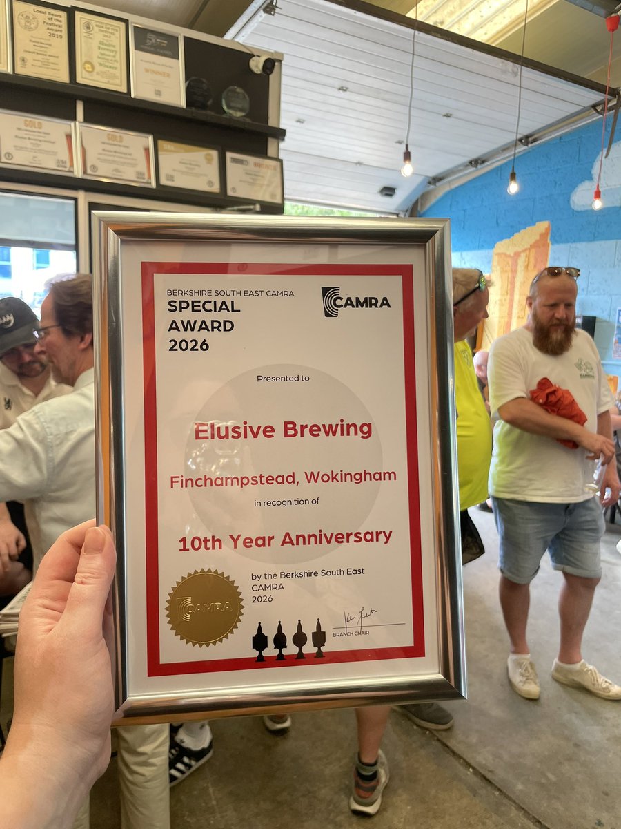 ElusiveBrew's tweet photo. This weekend we were joined by @CAMRA_Official Chairman Berkshire South East, Kevin Lenton with an award for the team to mark ten years of Elusive Brewing, presented by Deputy Mayor of @Wokingham_TC, Cllr Alexandra Domingue to recognise our continued work with local charities. https://t.co/PJ4NG8N5lQ