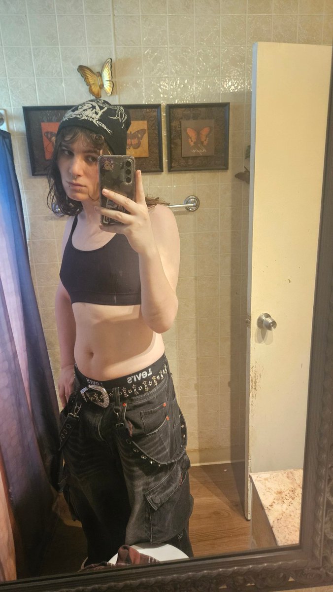 BruppyCoded's tweet photo. Post skate sesh pic, I was so sweaty </3 https://t.co/jJMocMITa4