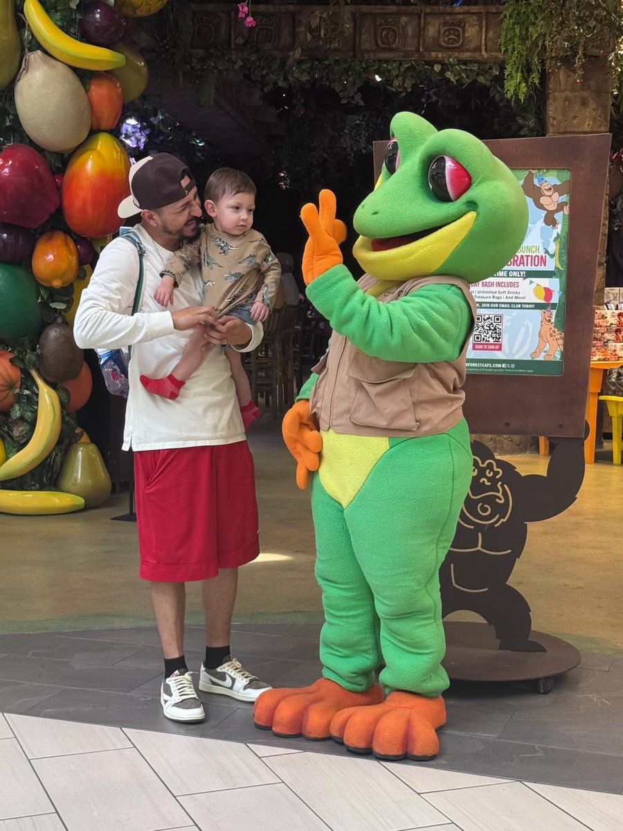 RainForest_Cafe's tweet photo. 99¢ Kids Meals? Don’t mind if we do. 🙌

Bring the crew and make mealtime easy! When you order an adult entrée, your kid eats for just 99¢. Catch the deal today and every first Wednesday of the month.

Restrictions apply. Visit our website for all the deets. https://t.co/zv9RGVzVcX