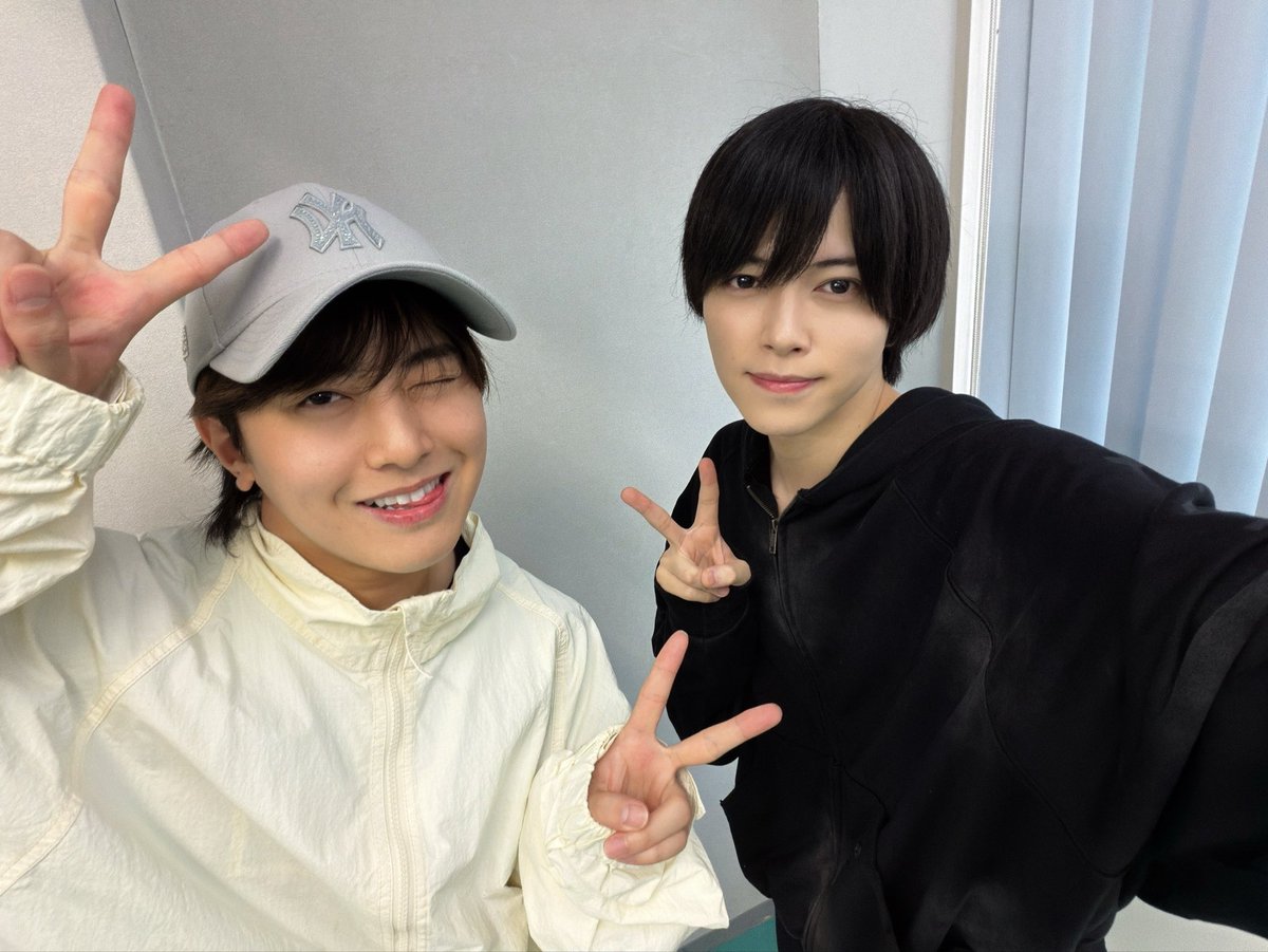 shun_juyama9922's tweet photo. 稽古でした💫

丈瑠くんと📸

おやすみなさーい！！

#codetrue https://t.co/cqMbg1tgv7