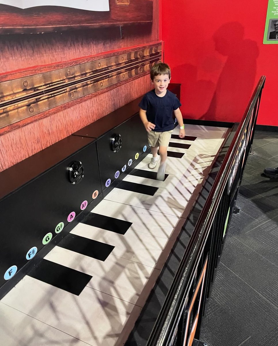 WonderWorksBR's tweet photo. I wish I were big! 🎹
On this day in 1988, the iconic movie Big hit theaters. Perfect excuse to learn how to play Heart and Soul on our Grand Piano!

Repost from @karly8484 on Insta. https://t.co/QGK6DO3b3i