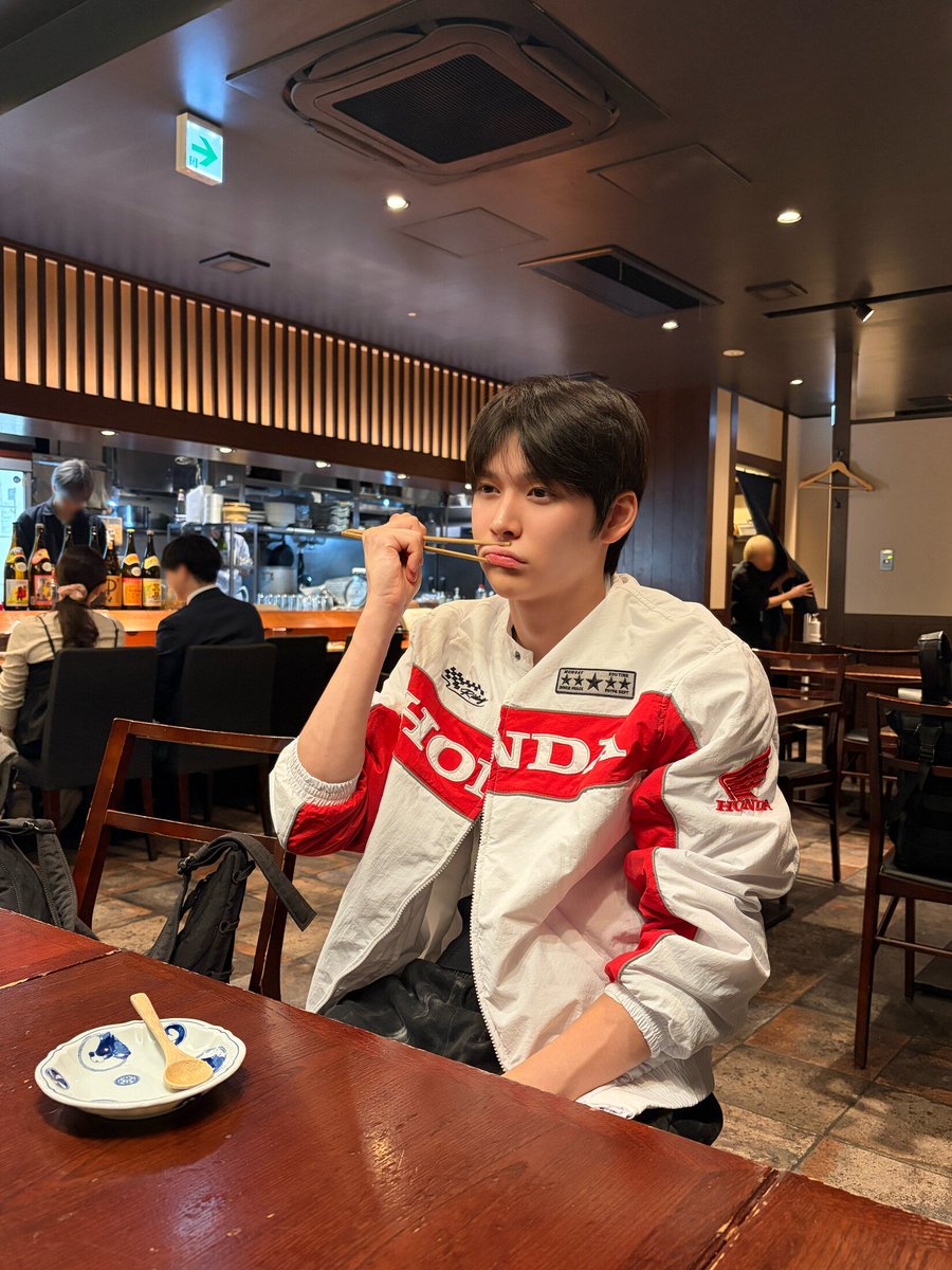 319clip's tweet photo. RIIZE llog - DAY 4: It's like a bomb #은석 https://t.co/bo0tDzEVz4