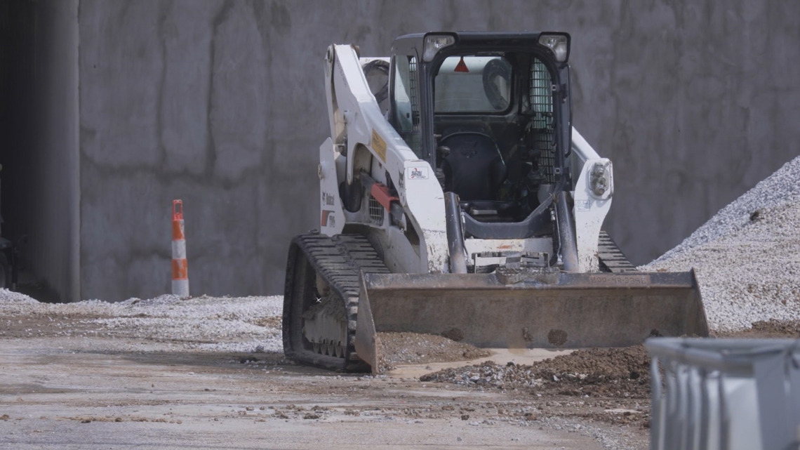 RStewartPerry's tweet photo. Heavy traffic is expected for the first few days of the I-65 closure as drivers learn to navigate around the construction.
https://t.co/wSi0DokPrH https://t.co/TTop6rsVUm