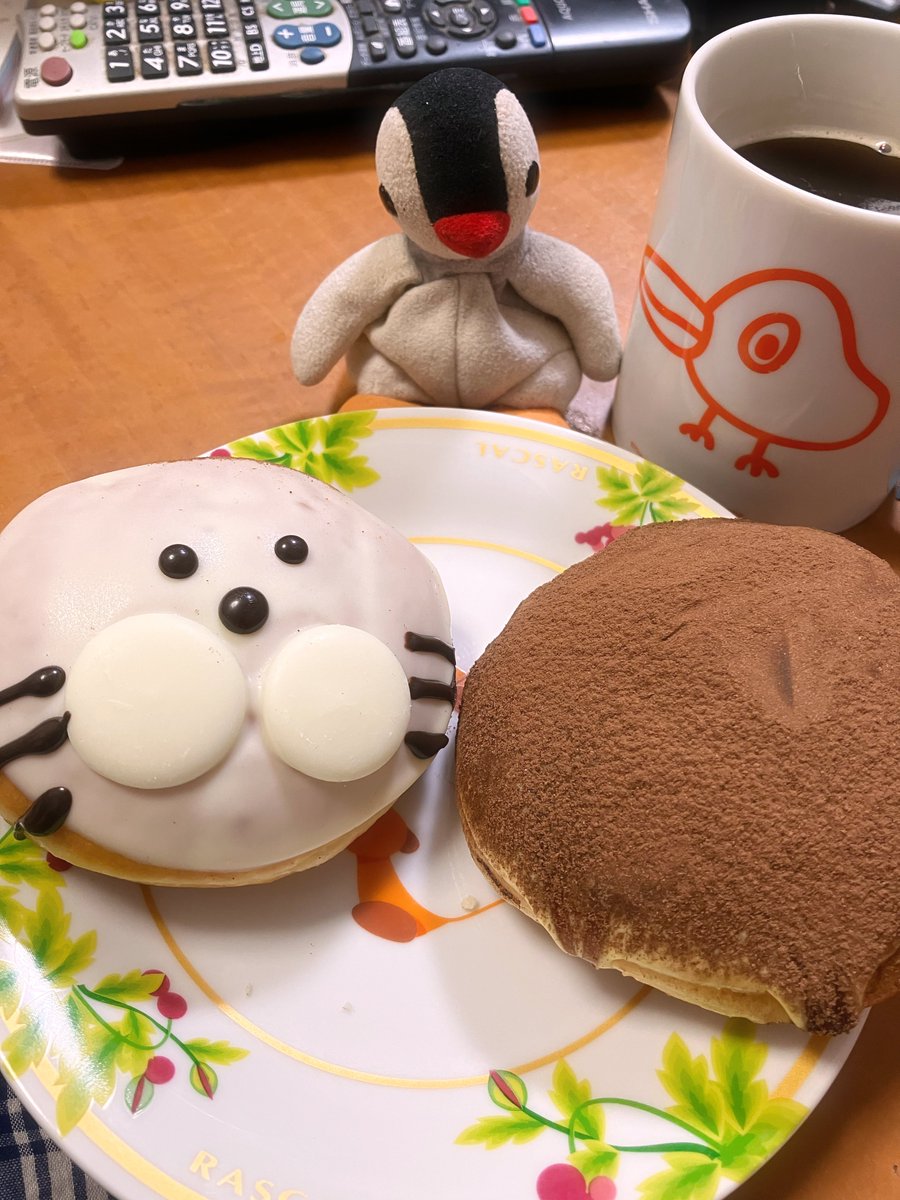 farfa009's tweet photo. 真夜中スイーツはクリスピー・クリーム・ドーナツを食します🍩 https://t.co/LjuKVSkwRI