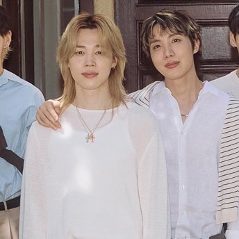 ARMYofAzkaban's tweet photo. NOOO MY LOVELIES GOD THEY LOOK SO PRETTY 😭🩷 https://t.co/6kVmGjfNqj