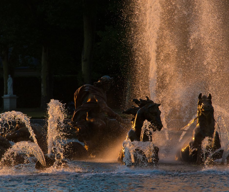CVersailles's tweet photo. ⛲🌙 Les Grandes Eaux nocturnes

Les jardins de Versailles s’illuminent au rythme des jeux d’eau, de lumière et de musique baroque, jusqu’au feu d’artifice final.

📅 Samedis du 6 juin au 19 septembre
🕒 20h30 - 23h20
📱 Application Château de Versailles Spectacles https://t.co/tUwKXjg7Sk