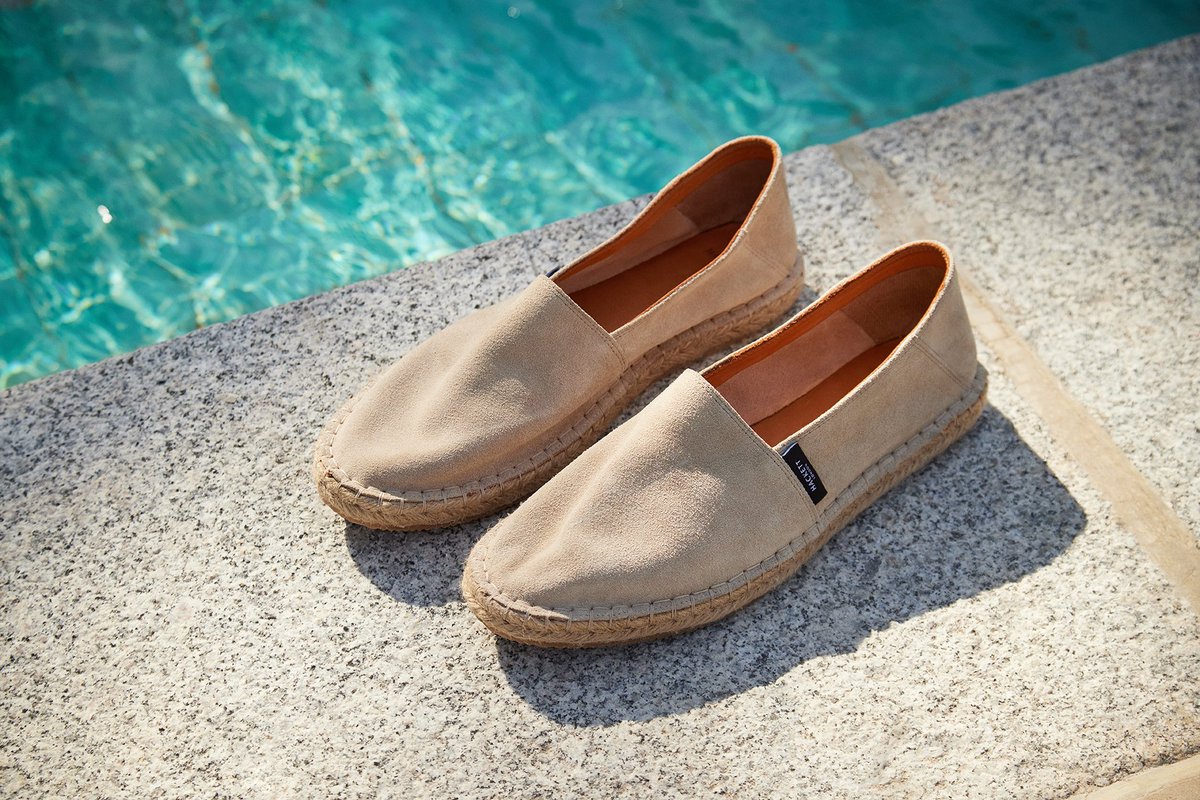 HackettLondon's tweet photo. Explore our footwear summer collection for a natural, clean look.

Discover more: https://t.co/dgXHtFv4tg 

#HackettLondon #HowToHackett https://t.co/a1ClSJtopD