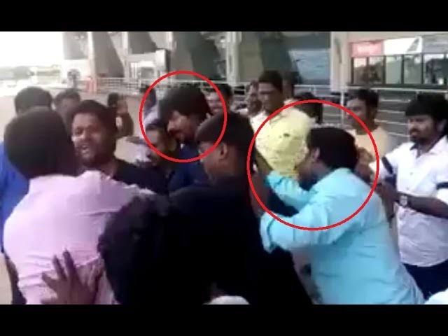 Karthivfc__'s tweet photo. Madurai airport la aducha maathri thirupi yevanaathu idha recreate panunga daa sk valarppu pundaiku 😭 https://t.co/epuQ5YptMP