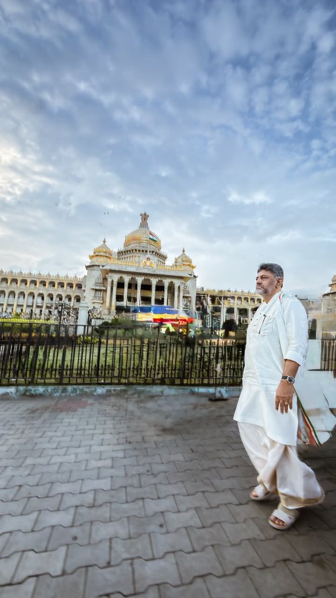 TOIBengaluru's tweet photo. #Bengaluru: All schools students (irrespective of gender) from primary school to PG in #Karnataka will get free bus passes, announced new CM DK #Shivakumar

 @timesofindia https://t.co/F2rhF6WfXe