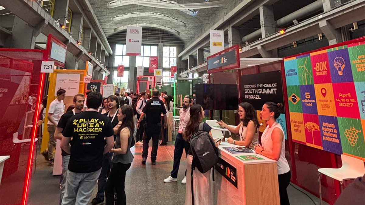 AstraZenecaES's tweet photo. 🌟 Hoy ha arrancado #SouthSummit26.

Durante esta primera jornada, nuestro stand ha acogido proyectos innovadores que forman parte de #ACCIÓN, iniciativa impulsada junto a @Wayra y @Kunsen_eHealth para acelerar soluciones con impacto real en el ámbito sanitario.

📍Las startups participantes de hoy han sido: DIABYUDA, Medsys AI, @Chronityai y MiMIAT Health.

Seguimos conectando ciencia, tecnología y emprendimiento para impulsar la transformación del sistema sanitario.

#AstraZenecaES @south_summit