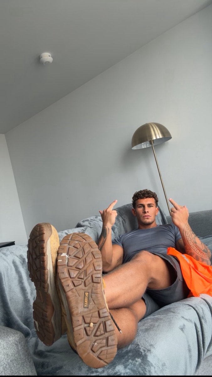 cashking__pat's tweet photo. Get under these dirty tradie alpha boots and send 😈👟
These soles are sweaty, filthy and ready to be worshipped.
Customs, drains and popper countdowns available right now.
DM me and tribute if you want the privilege of serving a real Manchester Alpha.
#cashmaster https://t.co/mwf1r82qEM