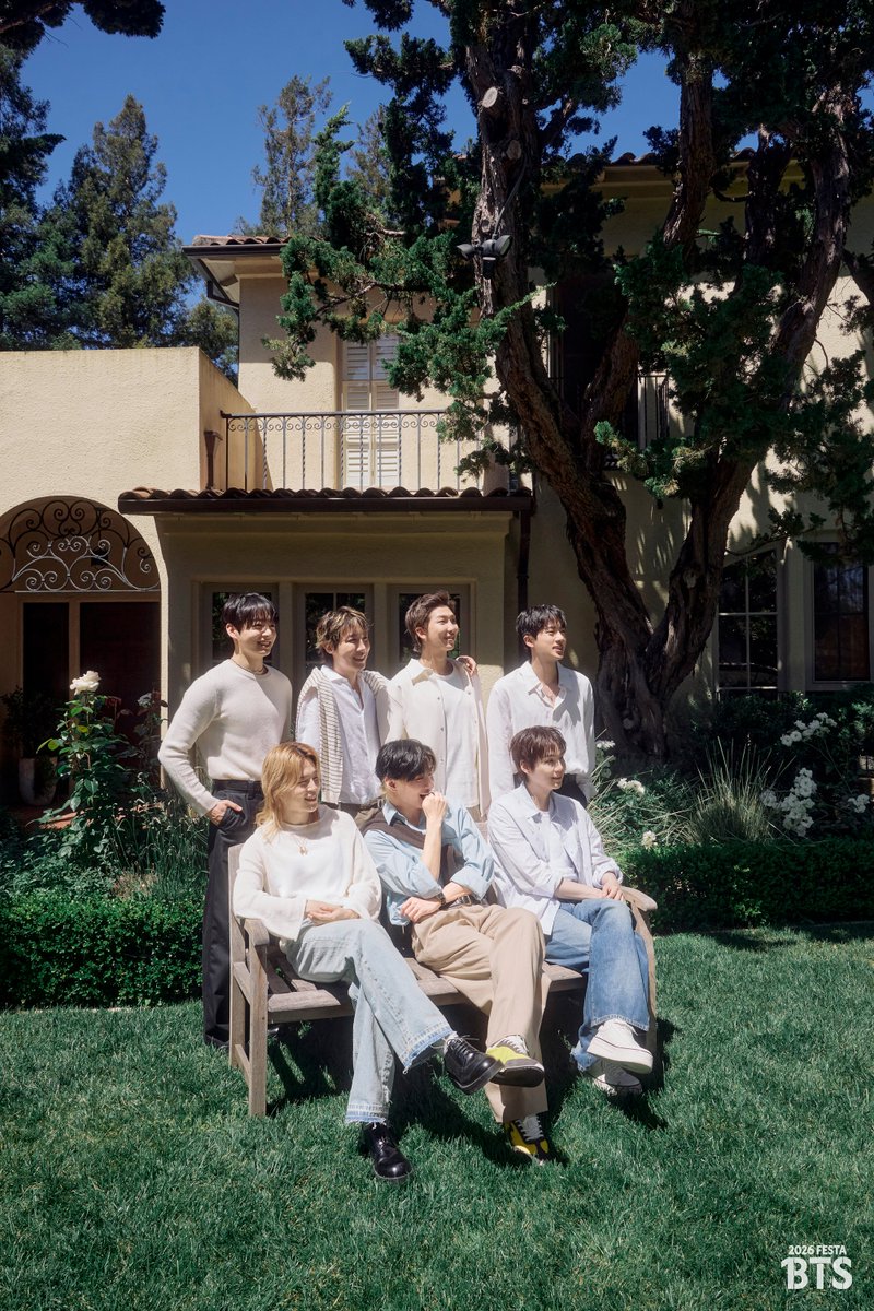 btszone13's tweet photo. [ 💜 ] 
-
تمّ الإفراج عن مجموعة صور عائلية لبانقتان، وذلك كجزءٍ من فعاليات الفيستا للذكرى السنوية الثالثة عشرة على ترسيمهم !

☆ ( https://t.co/mDGb6N2Tfv ) 
-

AD : A 
+ https://t.co/HIRbvWYg9k