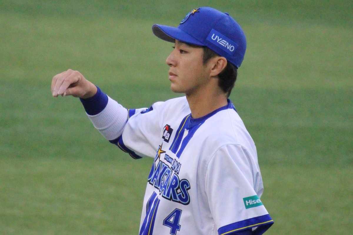 mx_ue2's tweet photo. ６月３日　vs楽天　ハマスタ①😿😿
久しぶりに１塁側の外野近くの内野席から。坊ちゃんは今日はライト！！守備の写真ばかりですが…。ヒット無。ボールを追う(^^♪。隆輝💚
#度会隆輝　
#ベイスターズ
#baystars https://t.co/IrdukWkYL8