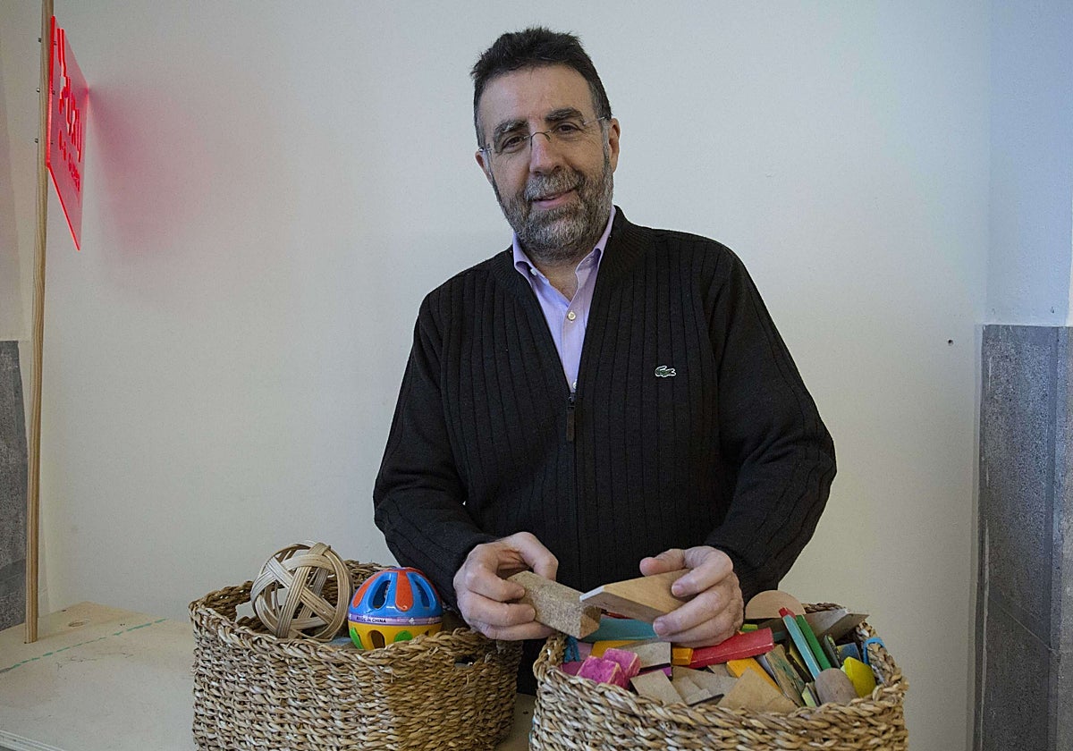 CtPiensa's tweet photo. José Ramón Ubieto @joubpa : «La receta contra la soledad digital requiere presencia, atención y deseo»
Entrevista previa a la presentación de su libro 𝗦𝗢𝗟𝗘𝗗𝗔𝗗𝗘𝗦 𝗗𝗜𝗚𝗜𝗧𝗔𝗟𝗘𝗦 en #Cartagena 
#CartagenaPiensa @laverdad_es
https://t.co/RDfPRN2sHc https://t.co/QWaJX2KRKW