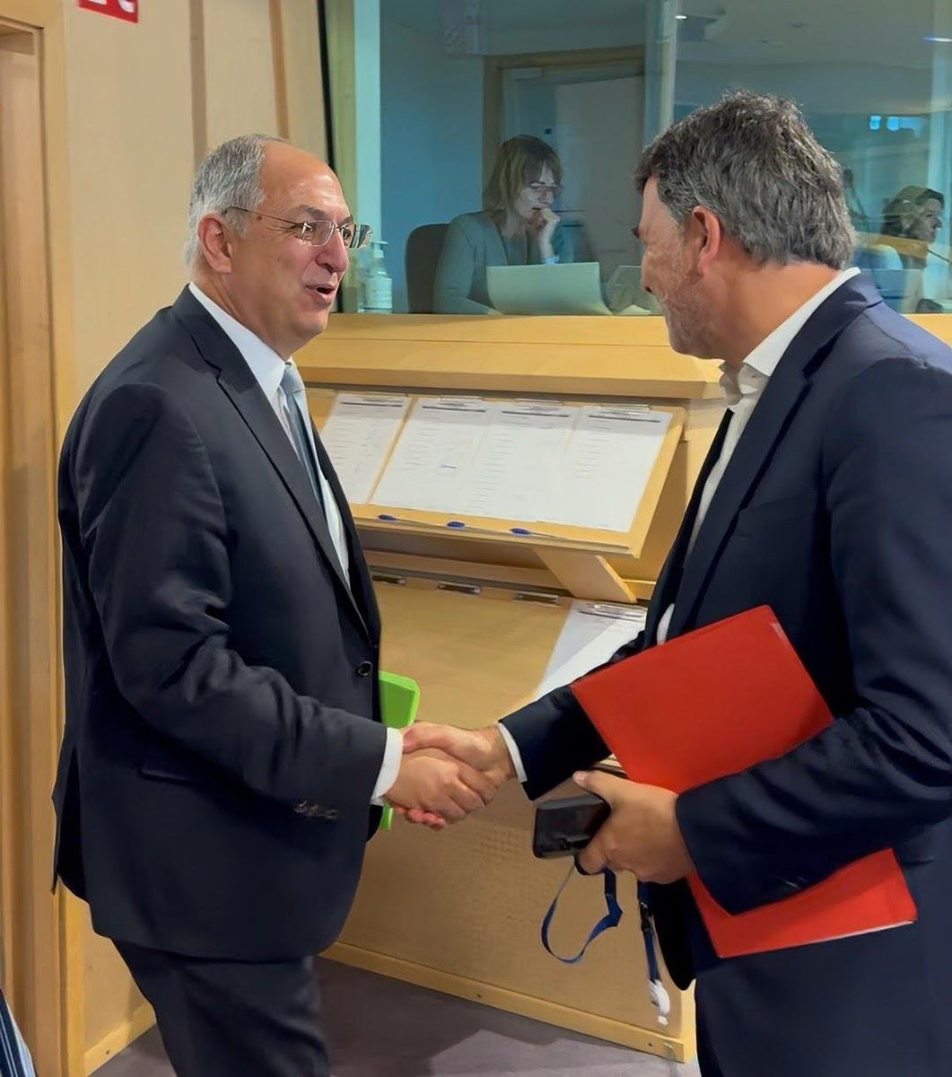 galicia_diario's tweet photo. #Política, #PSdeG, #Eurodeputado | Casares reclámalle a Costas Kadis que presente unha revisión da Política Común de Pesca para corrixir problemas de deseño e abordar novas realidades. Ler máis en Facebook https://t.co/y1KI8G8uH3 / @socialistas_gal @nicogoncas https://t.co/KcWsXMIssg