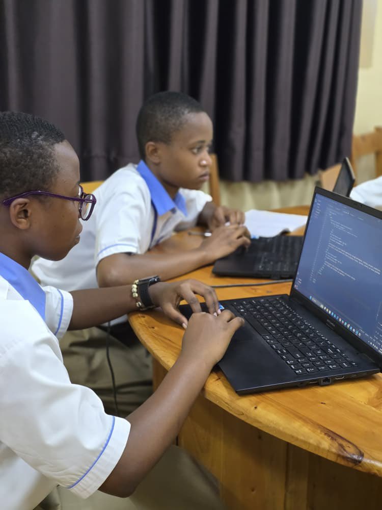 1MRwandanCoders's tweet photo. The future isn’t waiting. And neither are they!
Through the Coding & Robotics Club, students are learning to code, build, and create with technology.
Not just using tech,  but understanding it, shaping it, and leading with it.

#1mrc #1millionrwandancoders #digitaltransormation #digitalskills